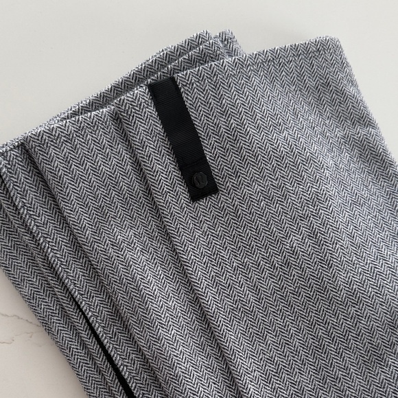 Lululemon Vinyasa Scarf in Herringbone - Picture 7 of 7